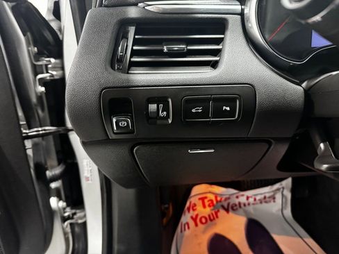 Used 2016 Chevrolet Impala LT w/ Convenience Package image 36