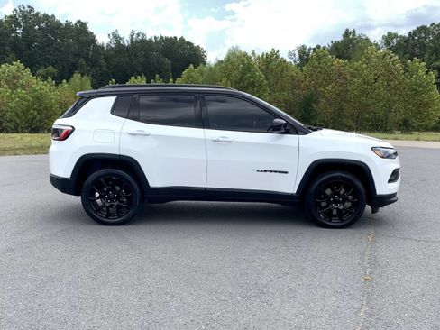Used 2024 Jeep Compass Latitude AWD/4WD image 8