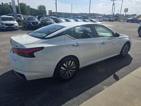 Used 2024 Nissan Altima 2.5 SV FWD image 5