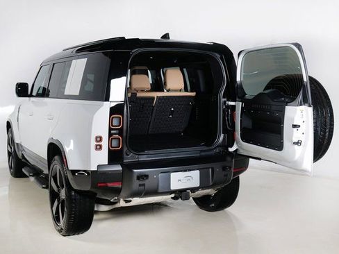 New 2026 Land Rover Defender 110 X-Dynamic SE image 31