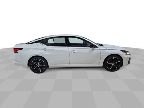 Used 2024 Nissan Altima 2.5 SR FWD image 10