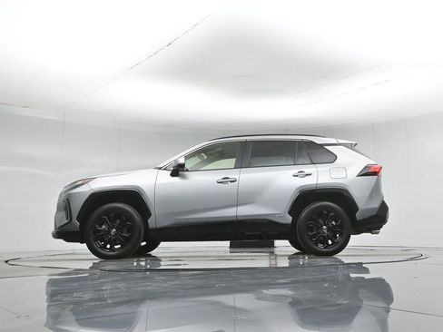 Used 2025 Toyota RAV4 SE image 8