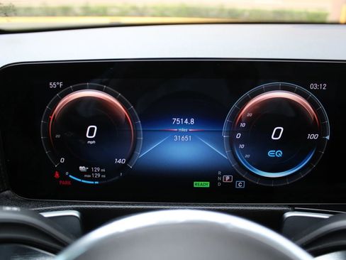 Used 2022 Mercedes-Benz EQB 300 4MATIC image 15