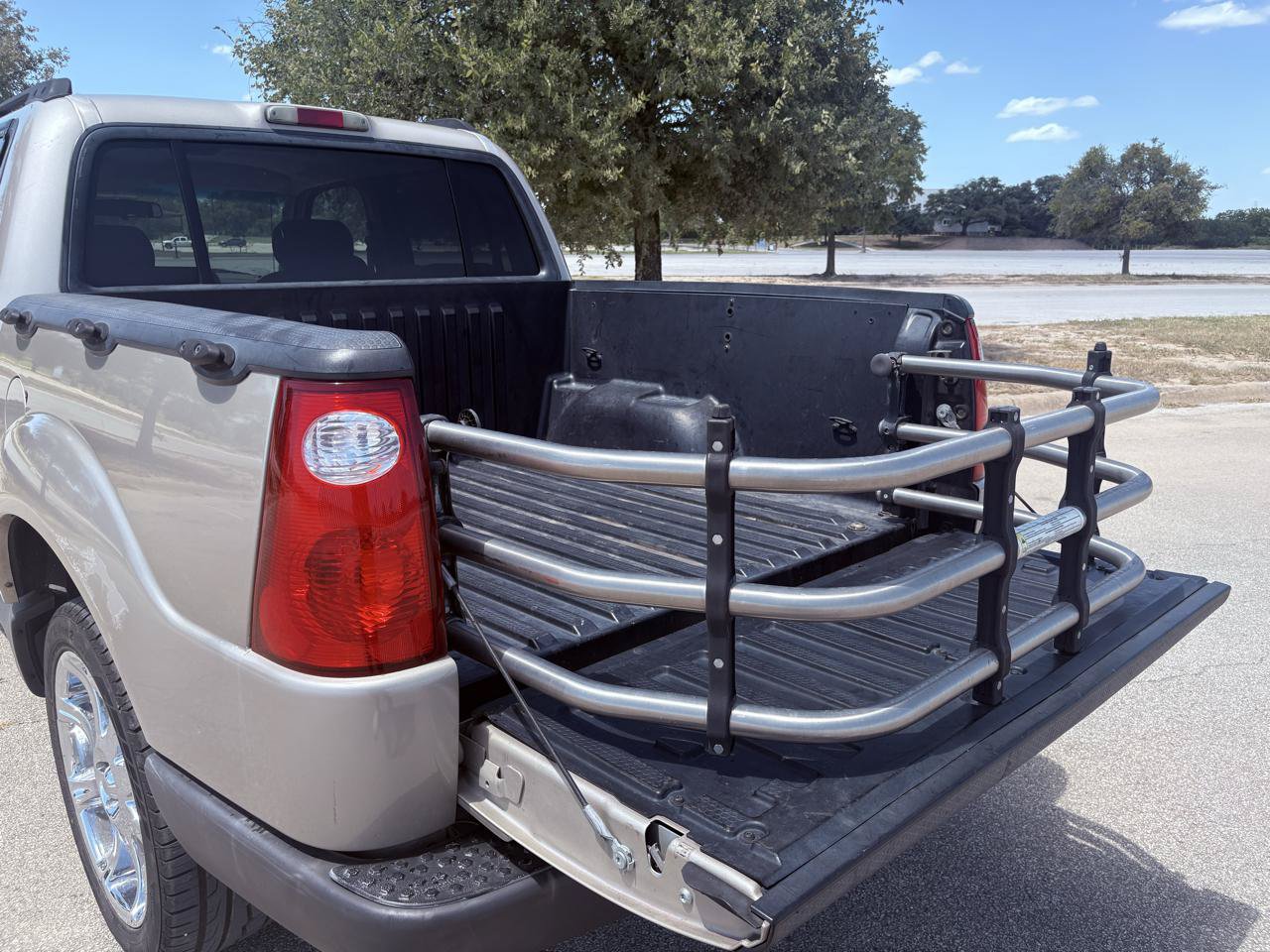 Used 2004 Ford Explorer Sport Trac 2WD image 17