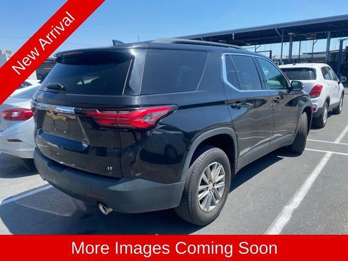 Used 2023 Chevrolet Traverse LT FWD image 2