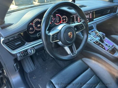 Used 2020 Porsche Panamera image 11