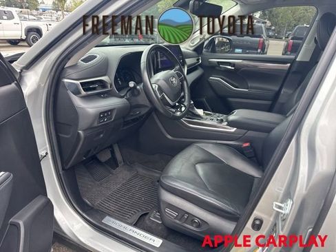 Used 2023 Toyota Highlander Limited image 7