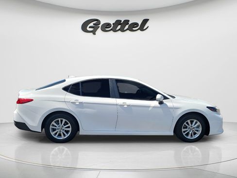 Used 2025 Toyota Camry LE FWD image 4