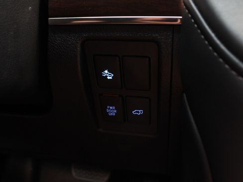 Used 2019 Toyota Land Cruiser w/ Four Season Floor Mat Package image 68