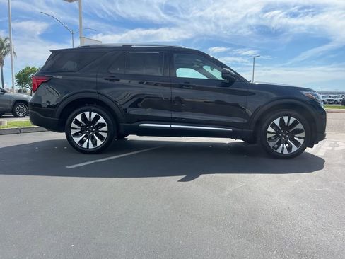 Used 2025 Ford Explorer Platinum w/ LUX Leather Package image 7