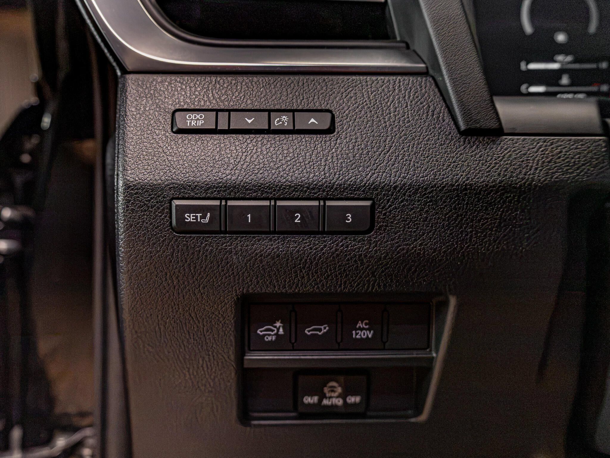 Used 2025 Lexus GX 550 w/ Accessory Package (31) AWD/4WD image 19