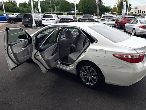 Used 2017 Toyota Camry XLE w/ Moonroof Package FWD image 46