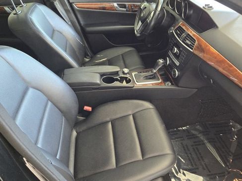 Used 2014 Mercedes-Benz C 300 4MATIC Sedan image 4