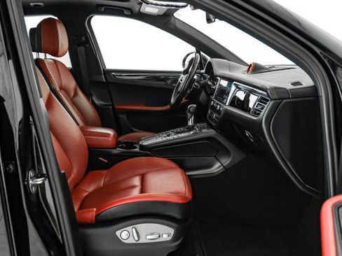 Used 2021 Porsche Macan image 25