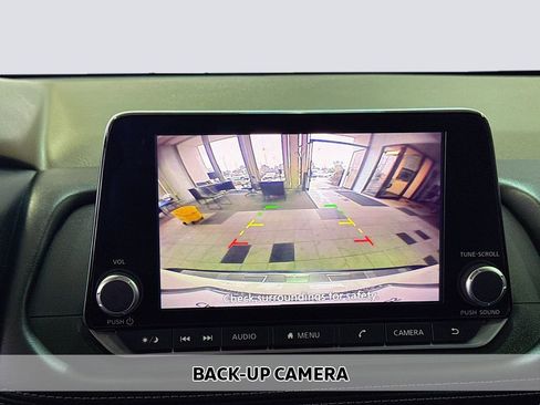 Used 2022 Nissan Rogue SV image 4