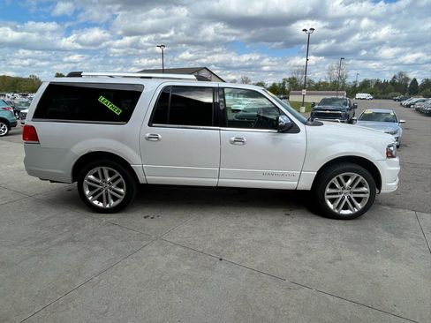Used 2017 Lincoln Navigator L Select AWD/4WD image 4