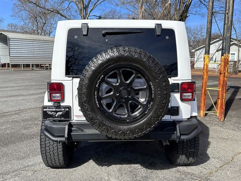 Used 2017 Jeep Wrangler Unlimited Sahara image 19