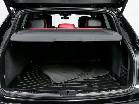 Certified 2023 Porsche Macan S AWD/4WD image 31
