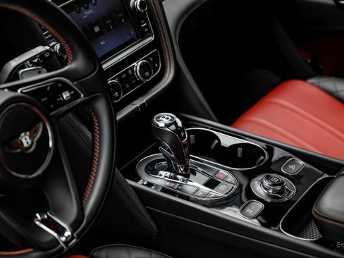 Used 2019 Bentley Bentayga image 55