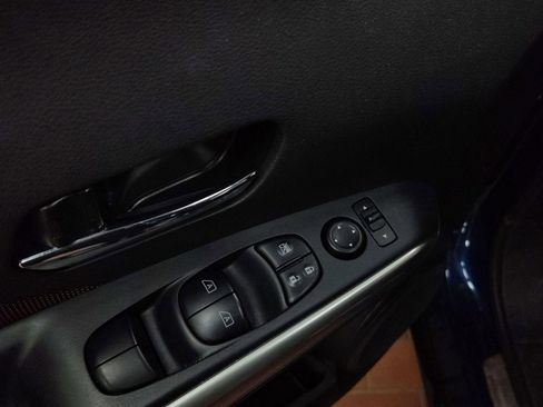 Used 2020 Nissan Kicks SR w/ Exterior Package image 9