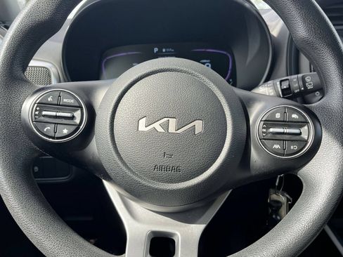 Used 2025 Kia Soul LX w/ LX Technology Package FWD image 28