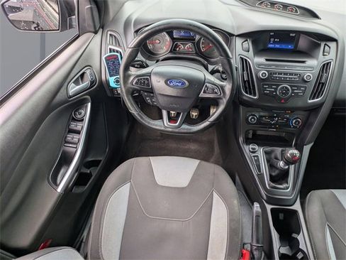 Used 2017 Ford Focus ST image 15