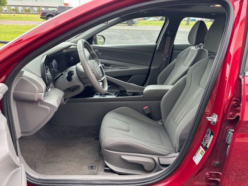 Used 2025 Hyundai Elantra SEL FWD image 27
