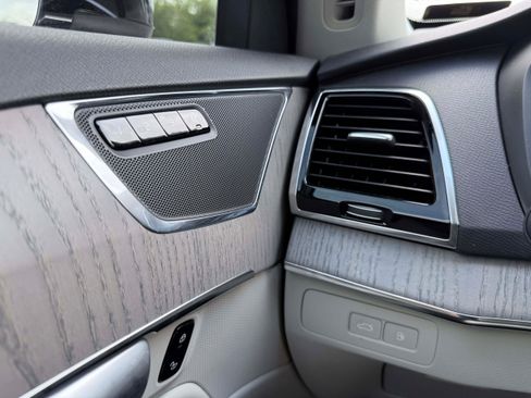 Certified 2024 Volvo XC90 T8 Plus w/ Protection Package AWD/4WD image 17