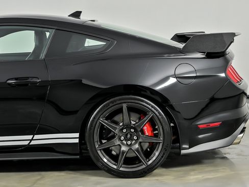 Used 2020 Ford Mustang Shelby GT500 w/ Carbon Fiber Track Pack image 9