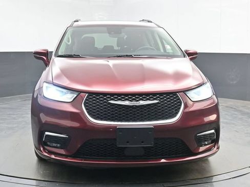 Used 2021 Chrysler Pacifica Touring w/ Cold Weather Group FWD image 3
