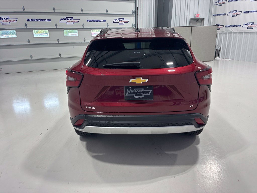 Used 2025 Chevrolet Trax LT FWD image 5