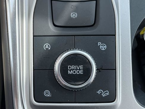 Used 2020 Ford Explorer Platinum w/ Premium Technology Package AWD/4WD image 13