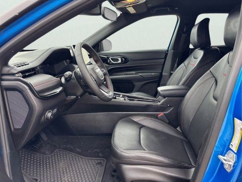 Used 2025 Jeep Compass Trailhawk w/ Trailhawk Elite Group image 11