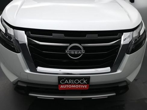 Used 2025 Nissan Pathfinder SL FWD image 57