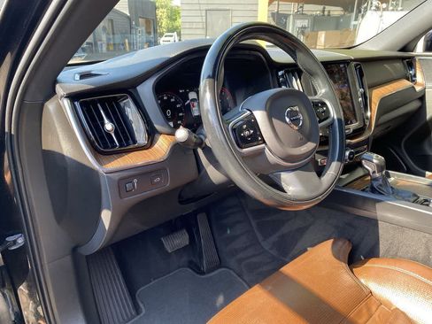 Used 2021 Volvo XC60 T5 Inscription w/ Advanced Package AWD/4WD image 2