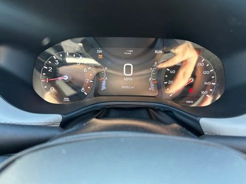 Used 2025 Jeep Compass Limited image 16