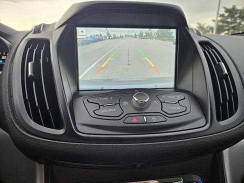 Used 2016 Ford Escape SE w/ Equipment Group 201A FWD image 12