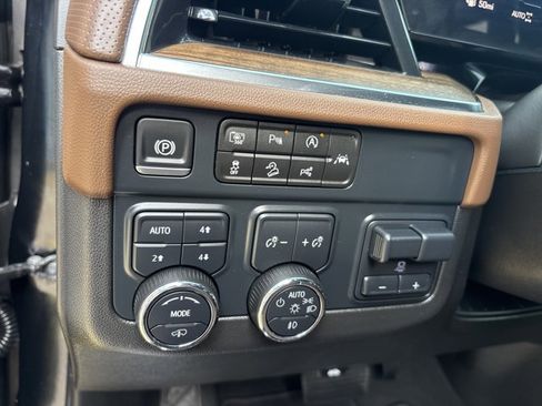Used 2025 Chevrolet Tahoe High Country AWD/4WD image 30