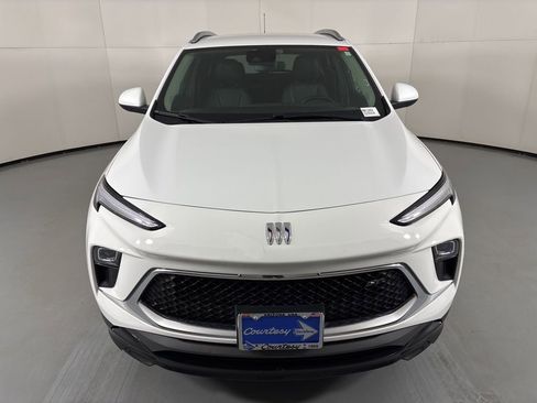 Used 2024 Buick Encore GX Sport Touring image 3