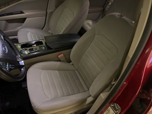 Used 2020 Ford Fusion SE image 5