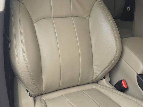 Used 2019 Land Rover Range Rover Evoque SE Premium image 10