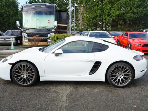 Used 2018 Porsche 718 Cayman Base image 2