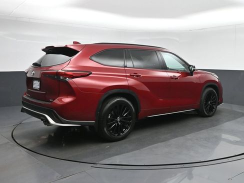 Used 2023 Toyota Highlander XSE FWD image 7