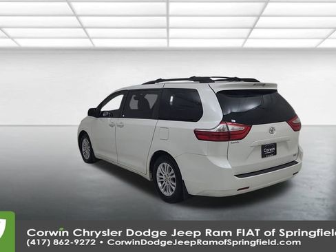 Used 2016 Toyota Sienna L image 11