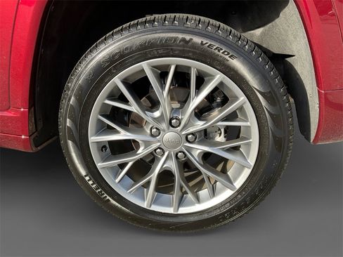 Used 2025 Jeep Grand Cherokee Summit image 8