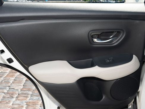 Certified 2024 Honda HR-V LX image 11