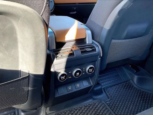 Used 2024 Land Rover Defender 130 X image 38