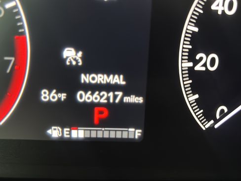 Used 2025 Honda Pilot Touring image 27