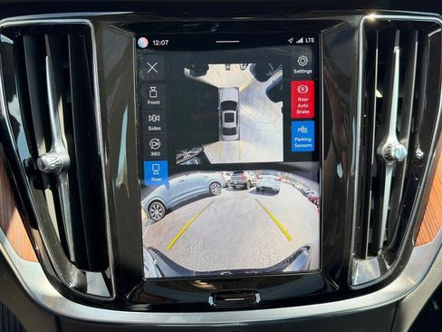 Certified 2025 Volvo S60 B5 Plus AWD/4WD image 23