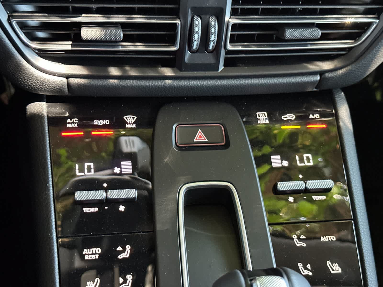 Certified 2025 Porsche Macan AWD/4WD image 24